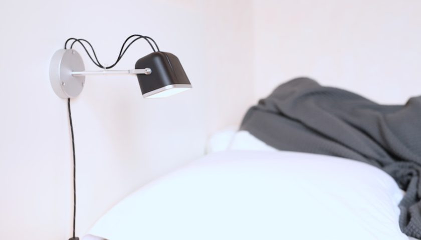 Photo Baroque style charging table lamp Suitable for bedrooms