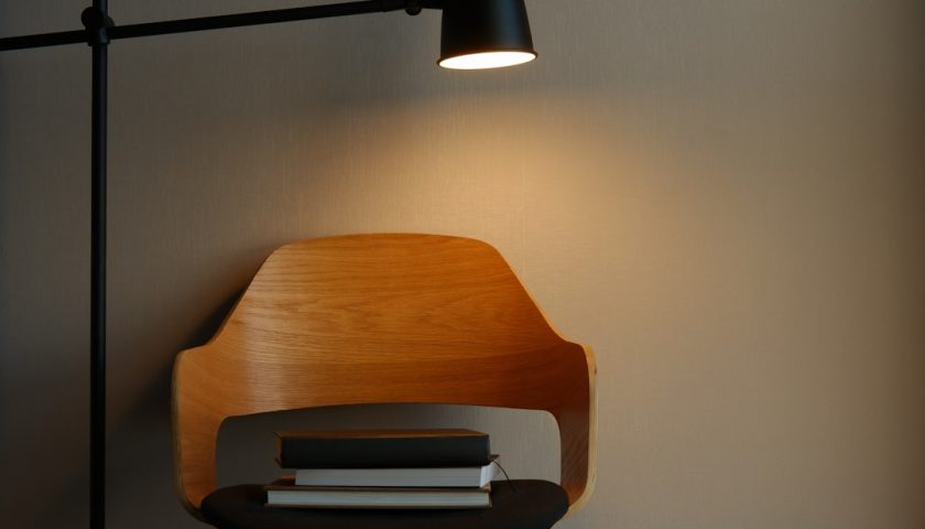 Photo Scandinavian Style Table Lamp